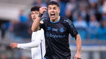 Luis Suarez Continues Legacy Of Insanity With Latest Meltdown During Brazilian League Game