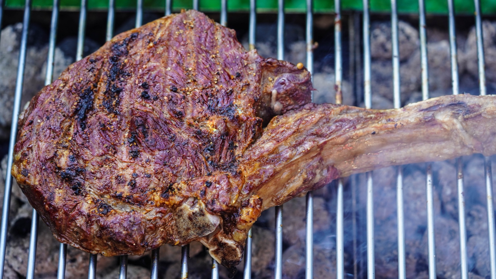 tomahawk ribeye steak