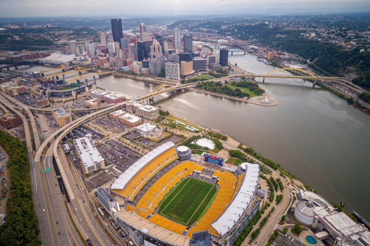 Pittsburgh Heinz Field stadium located in the Pittsburgh, Pennsylvania. It is a home of the NFL’s Pittsburgh Steelers and the NCAA’s Pittsburgh Panthers.