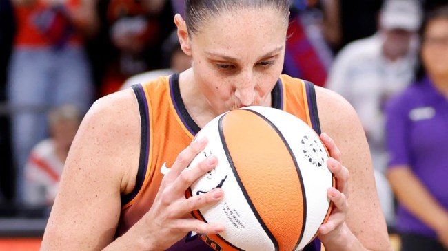 Diana Taurasi Kissing the ball