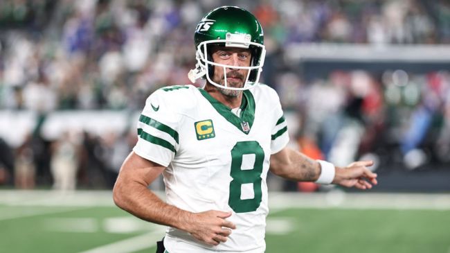 aaron rodgers warming up with the jets