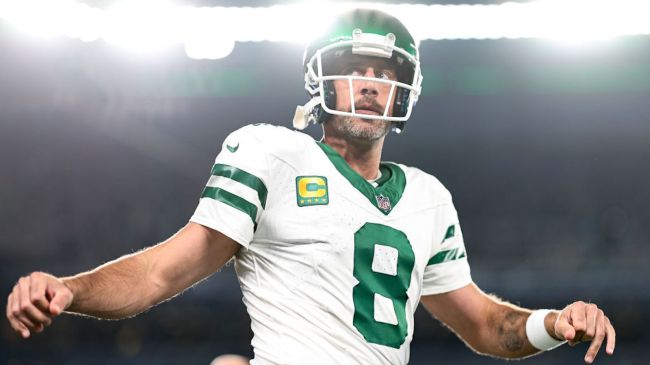 aaron rodgers warming up with the jets