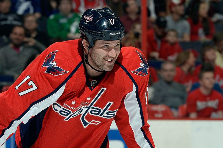 Dustin Penner #17 of the Washington Capitals