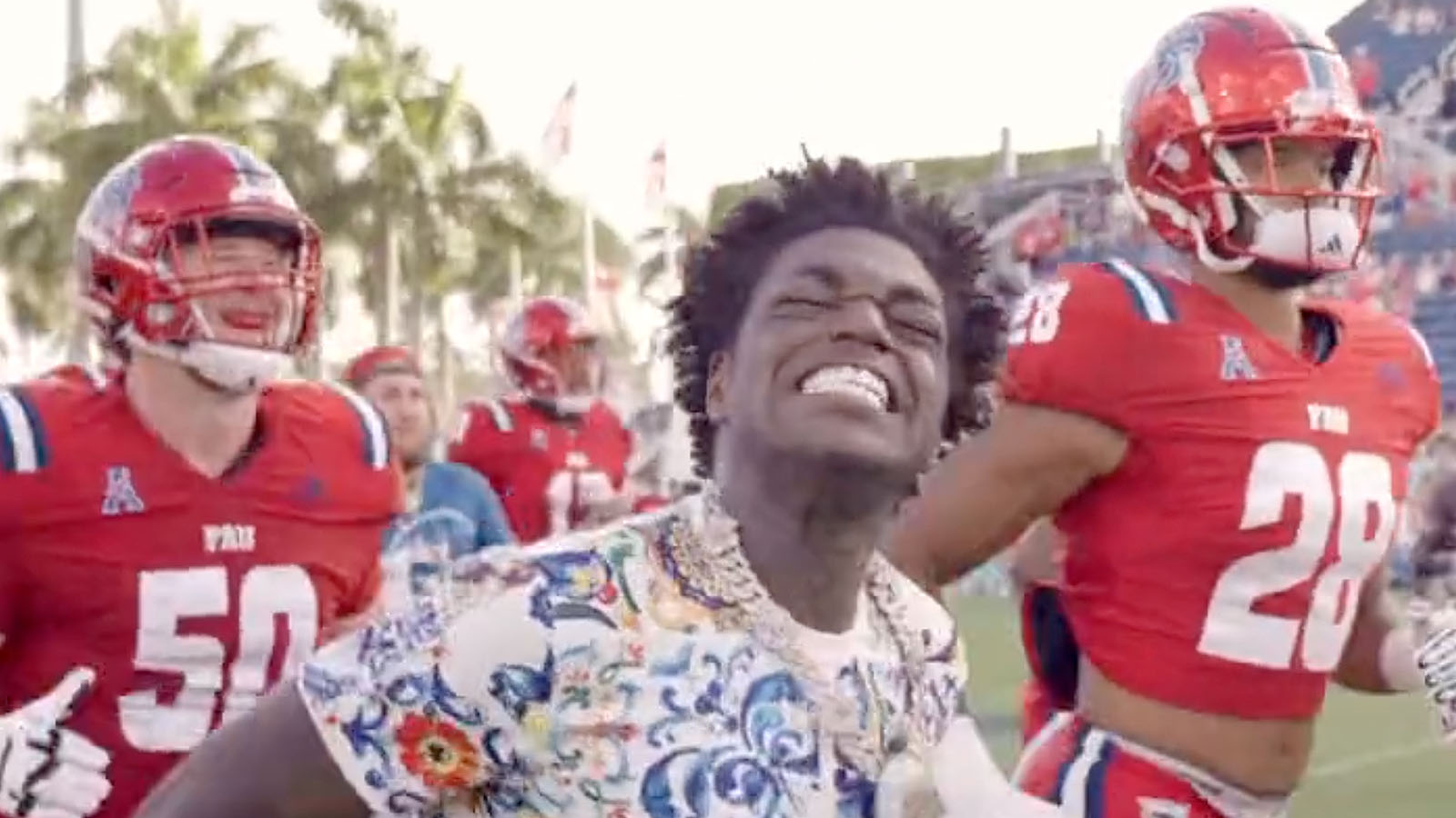 Kodak Black runs out of the tunnel with Florida Atlantic football.