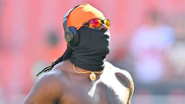 David Njoku Cleveland Browns warms up prior to game