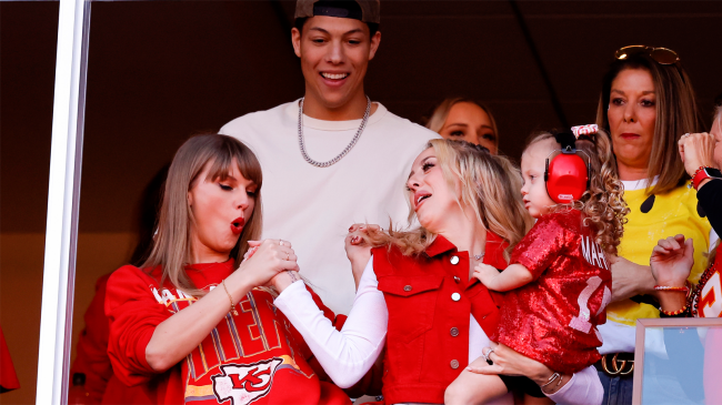 taylor swift brittany mahomes handshake jackson