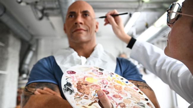 the rock wax statue in paris