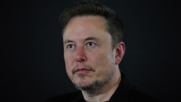 Author Claims Dave Chappelle Booing Incident Broke Elon Musk And Nearly Led To A Mental Wellness Check