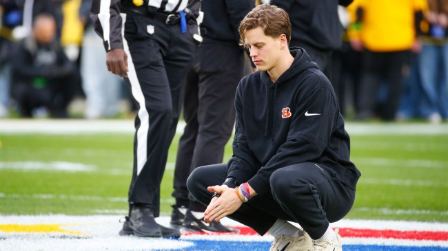 Joe Burrow 9 Cincinnati Bengals on field prior game