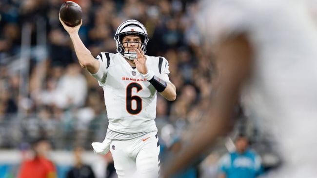 jake browning throwing a pass for the bengals