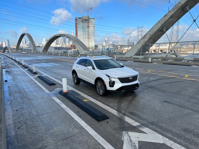 2024 Cadillac XT4 Premium Luxury