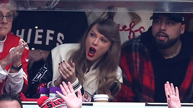 Taylor Swift cheers Kansas City Chiefs