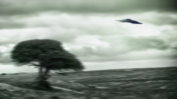 Airline Pilot Describes Witnessing A UFO Turn ‘180 Degrees In Less Than A Second’