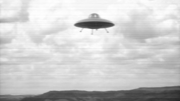 Perplexed Soldiers Film Disc-Shaped UFO Hovering Over Ukraine: ‘Why Isn’t It Moving?’