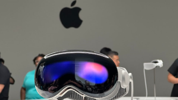 Guy Wears $3,500 Apple Vision Pro While On NYC Subway