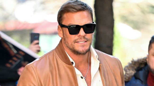 alan ritchson wearing sunglasses