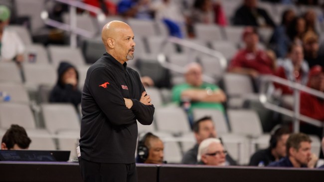 Rob Lanier on the sidelines for the SMU basketball team.