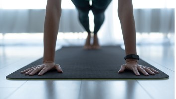 Grandmother Of 12 Sets World Record After Holding A Plank For Over 4.5 Hours (Video)