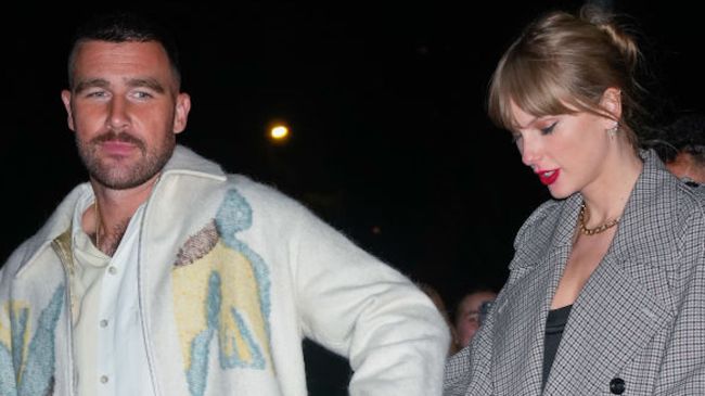 taylor swift and travis kelce holding hands
