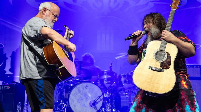 Kyle Gass and Jack Black of Tenacious D performing