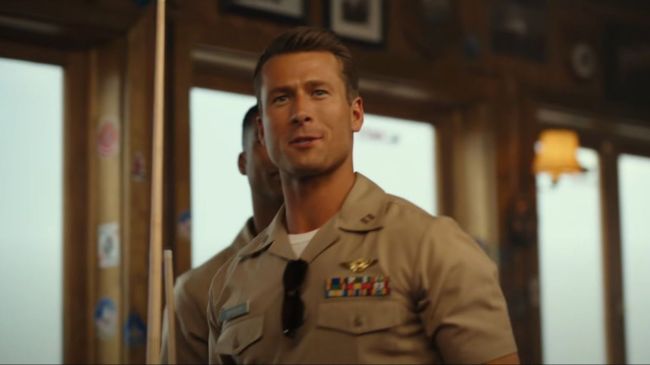 glen powell in top gun maverick