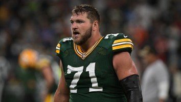 310-Pound Packers Center Sneakily Vomits Pre-Snap Then Rallies To Pick Up Blitzing Defenders
