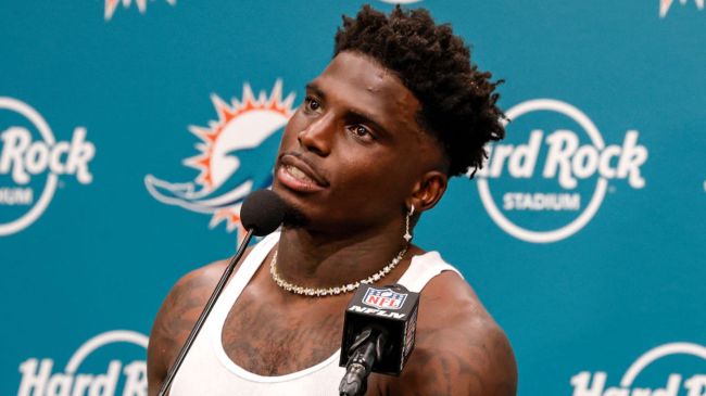 tyreek hill speakig into a microphone