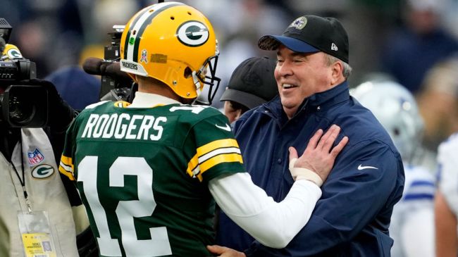 aaron rodgers and mike mccarthy embracing