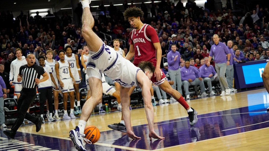 Brooks Barnhizer Fall Nose Northwestern Basketball