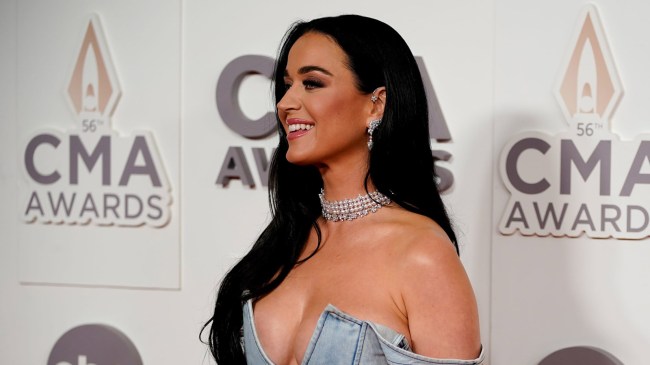 Katy-Perry-arrives-for-the-CMA-Awards