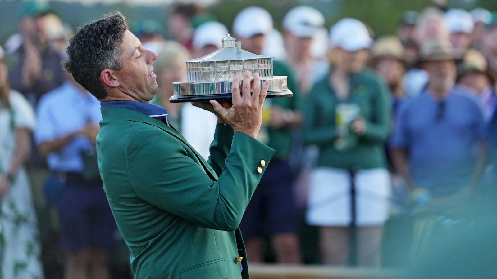 rory-mcilroy-masters-trophy
