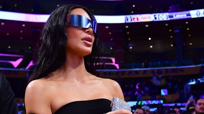 Kim-Kardashian-at-Los-Angeles-Lakers-game