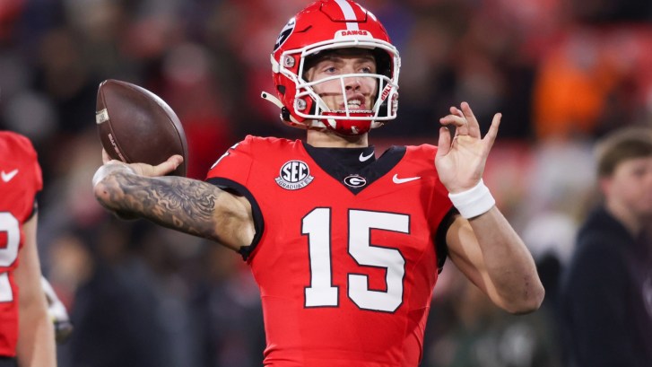 Georgia QB Carson Beck throws a pass