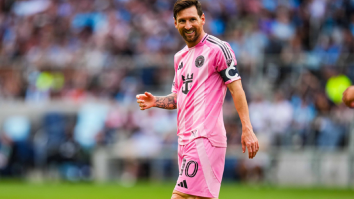 Fans Lose Their Minds After Seeing Messi Outside Of Hotel Balcony In California