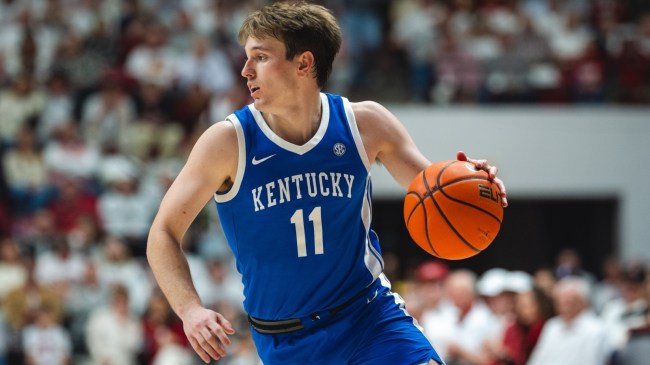 Kentucky guard Travis Perry dribbles the basketball.