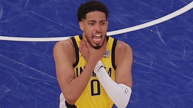 Tyrese Haliburton makes choking sign after hitting shot against Knicks