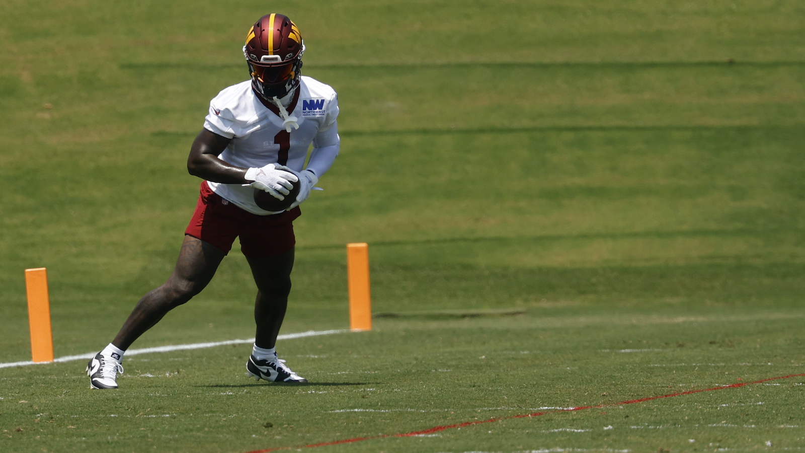 deebo-samuel-commanders-practice.jpg