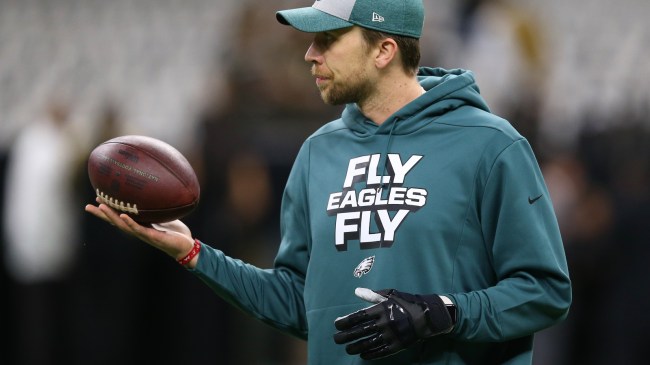 Nick Foles has huge hands