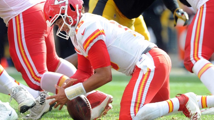 Patrick Mahomes fumbles the ball