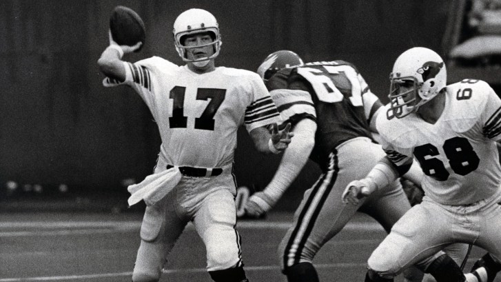 St. Louis Cardinals quarterback Jim Hart