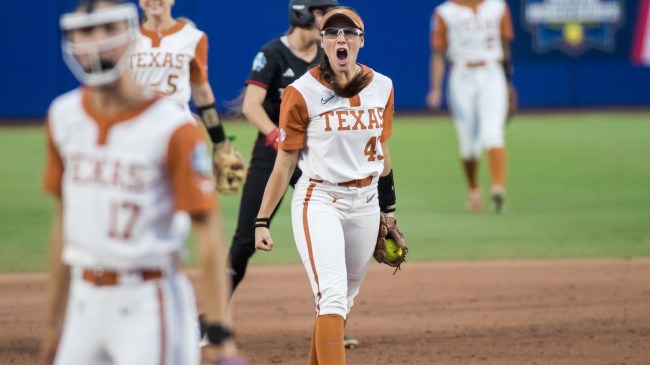 Texas softball player argues obstruction call