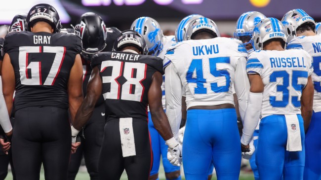 Lions and Falcons player in a circle after Morice Norris injury