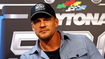 Jacked Alan Ritchson Looks Massive While Standing Next To Regular-Sized Reporter