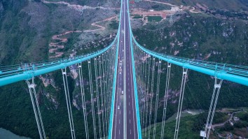 The World’s Tallest Bridge Just Opened In China And It Is Not For The Faint Of Heart (Video)