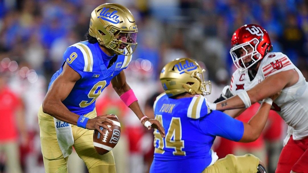 Nico Iamaleava injury brace limp UNLVV aamaris brown