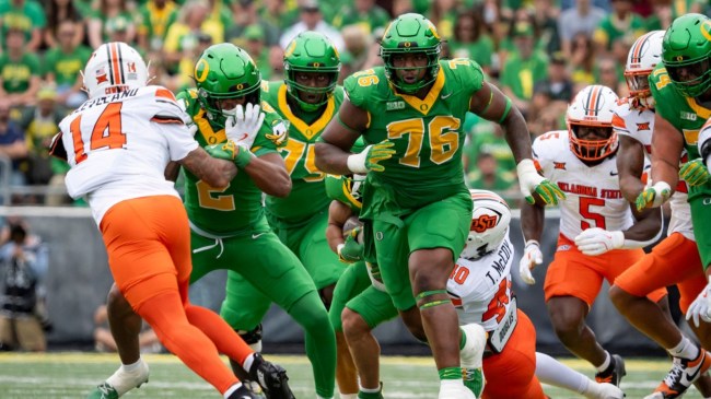 Oregon Ducks OL Isaiah World