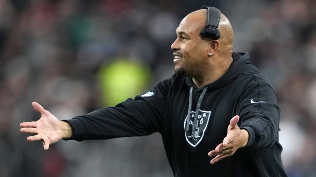 Raiders coach Antonio Pierce
