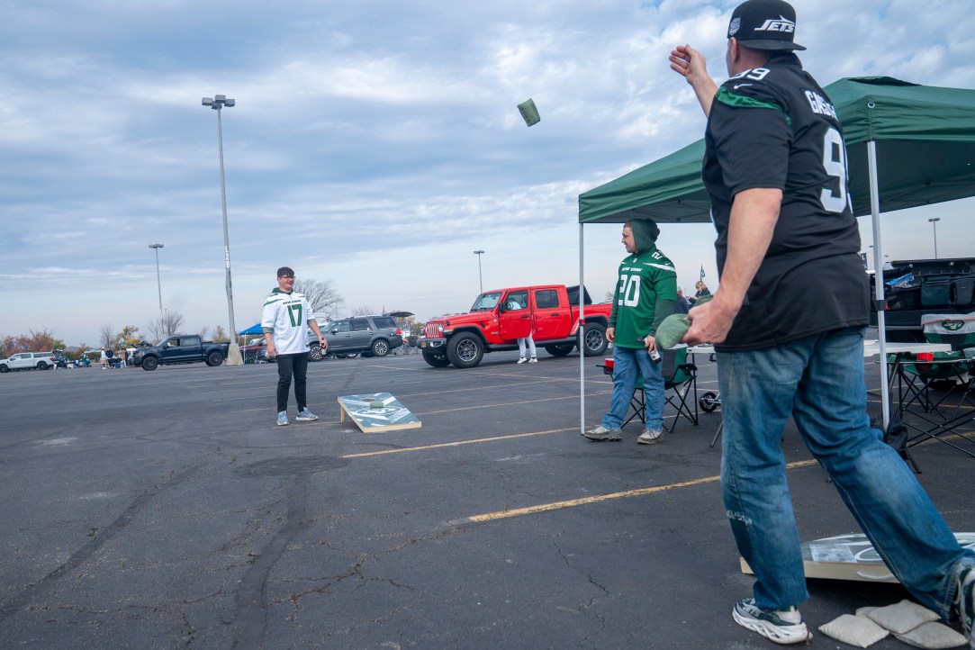 New York Jets Tailgate Fans Crowd
